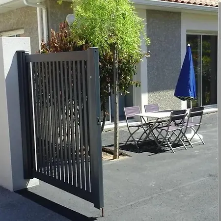 T2 Dans Plain-pied Avec Parking Prive