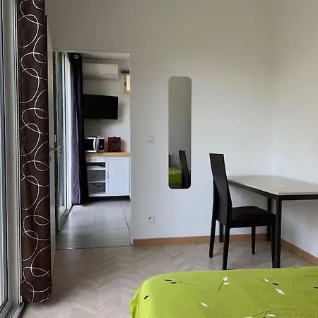 T2 Dans Plain-pied Avec Parking Prive Apartment