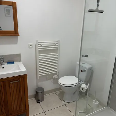 T2 Dans Plain-pied Avec Parking Prive *