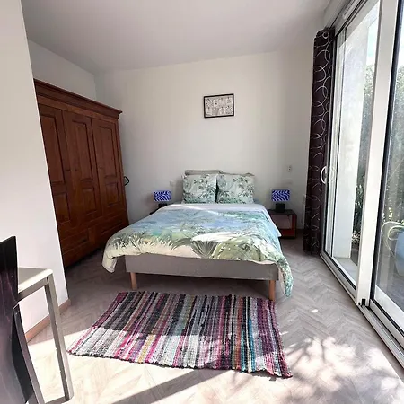 Apartment T2 Dans Plain-pied Avec Parking Prive