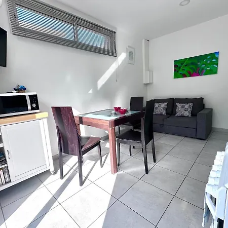 Apartment T2 Dans Plain-pied Avec Parking Prive *