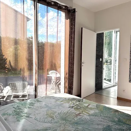 T2 Dans Plain-pied Avec Parking Prive *