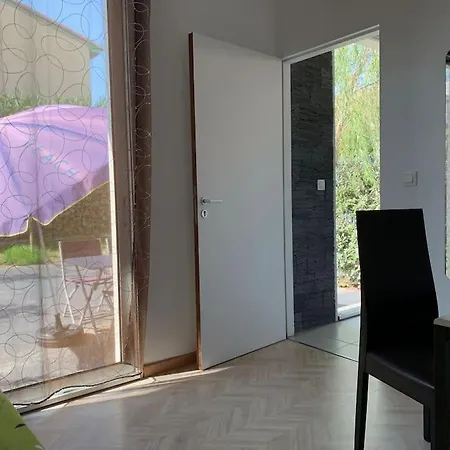 T2 Dans Plain-pied Avec Parking Prive Apartment *