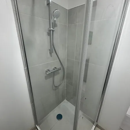 T2 Dans Plain-pied Avec Parking Privé